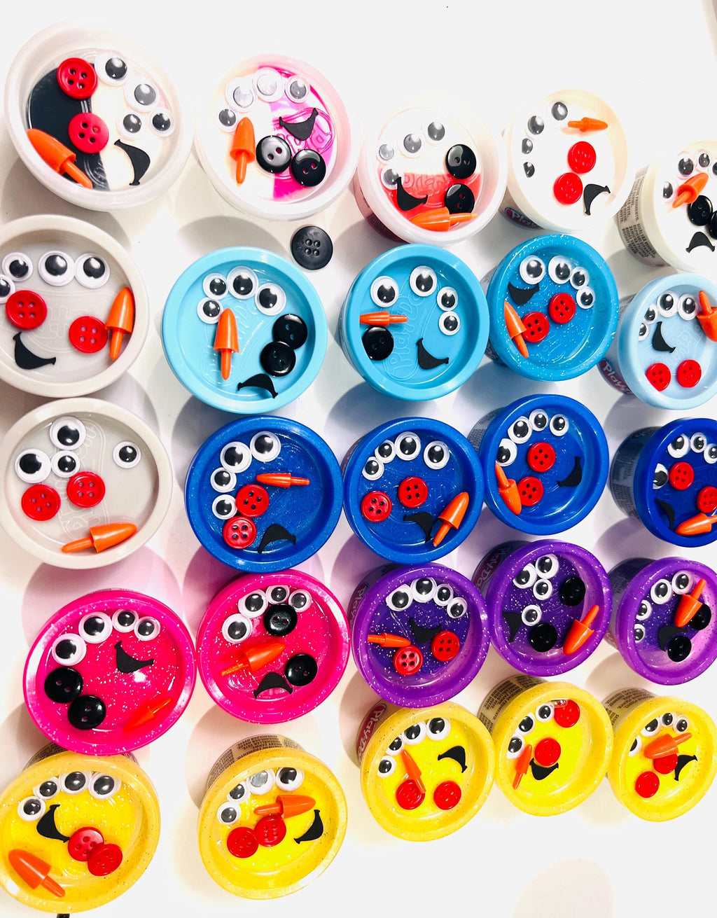 Build a Snowman kit , Christmas Playdoh favors, Mini Snowman playdoh kit