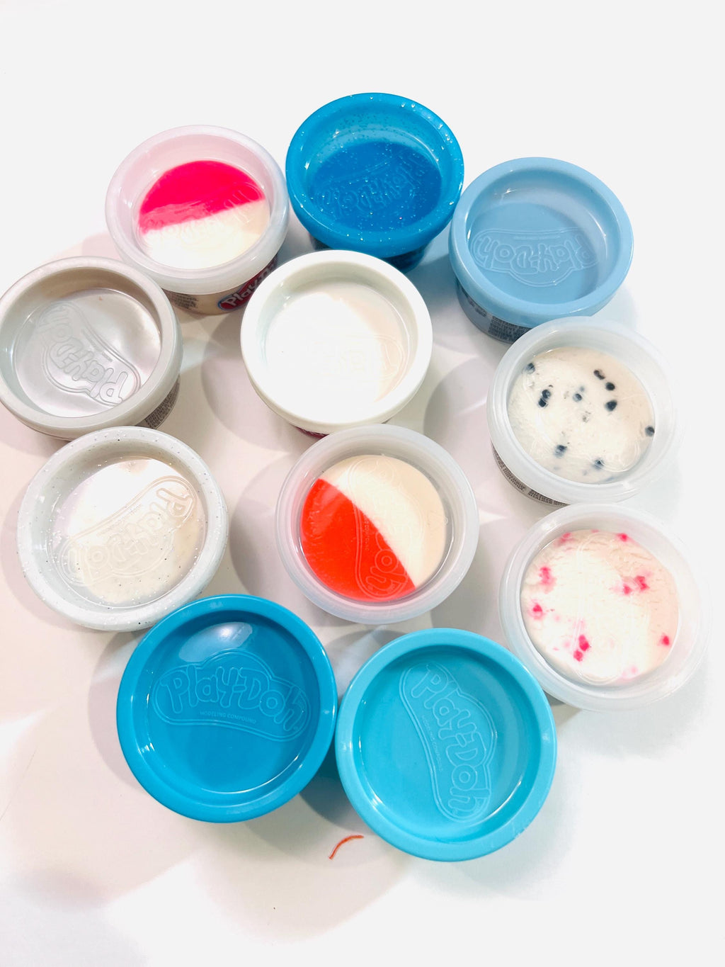 Build a Snowman kit , Christmas Playdoh favors, Mini Snowman playdoh kit